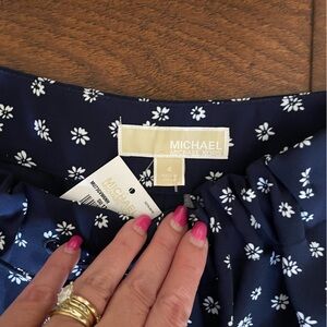 Michael Kors NWT navy and white flower shorts size 4